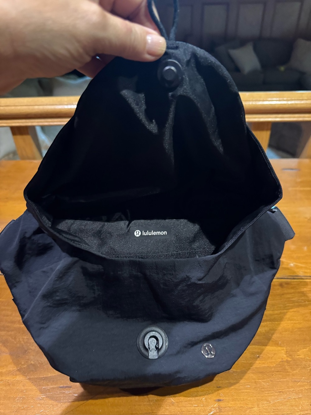 LULULEMON Curved Crossbody Bag - BAG IS BLACK!! - Picture 6 of 13